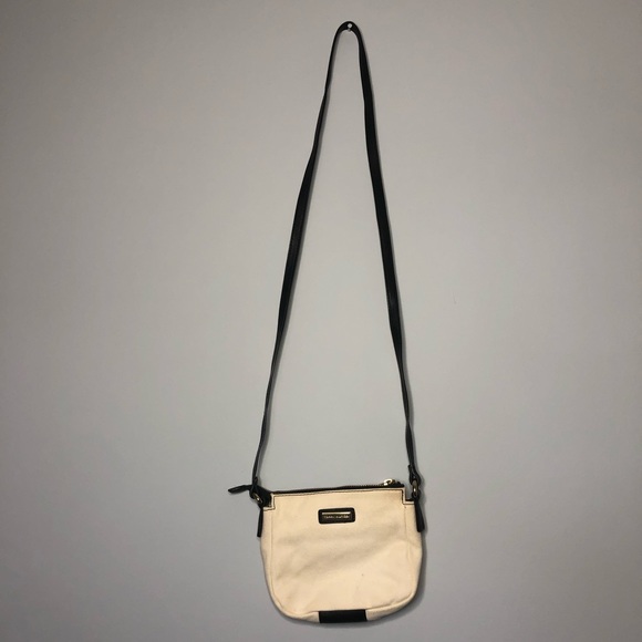 Tommy Hilfiger Handbags - ⭐️ 2/$30 Vintage Tommy Hilfiger Crossbody Bag Tommy Hilfiger Handbags - ⭐️ 2/$30 Vintage Tommy Hilfiger Crossbody Bag